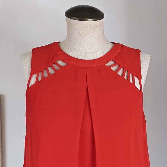 red sleeveless work blouse with cutout detailing, small - Picture 3 of 8